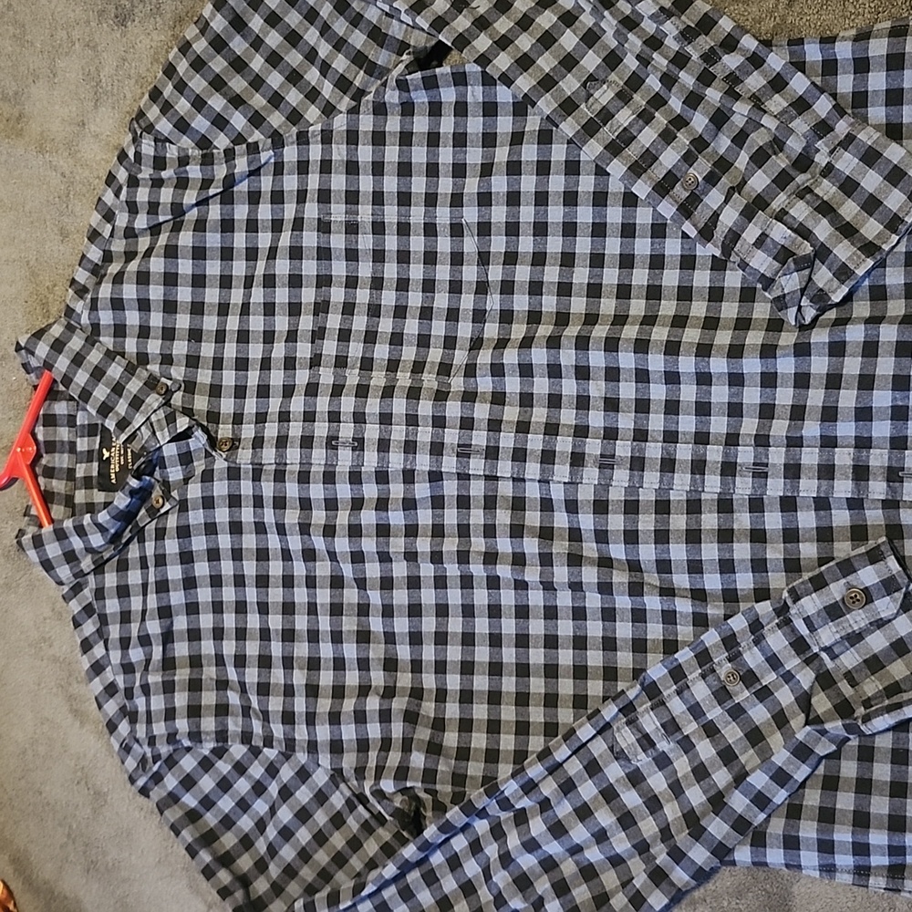 American Eagle brand button up dress shirt. Men's size Medium